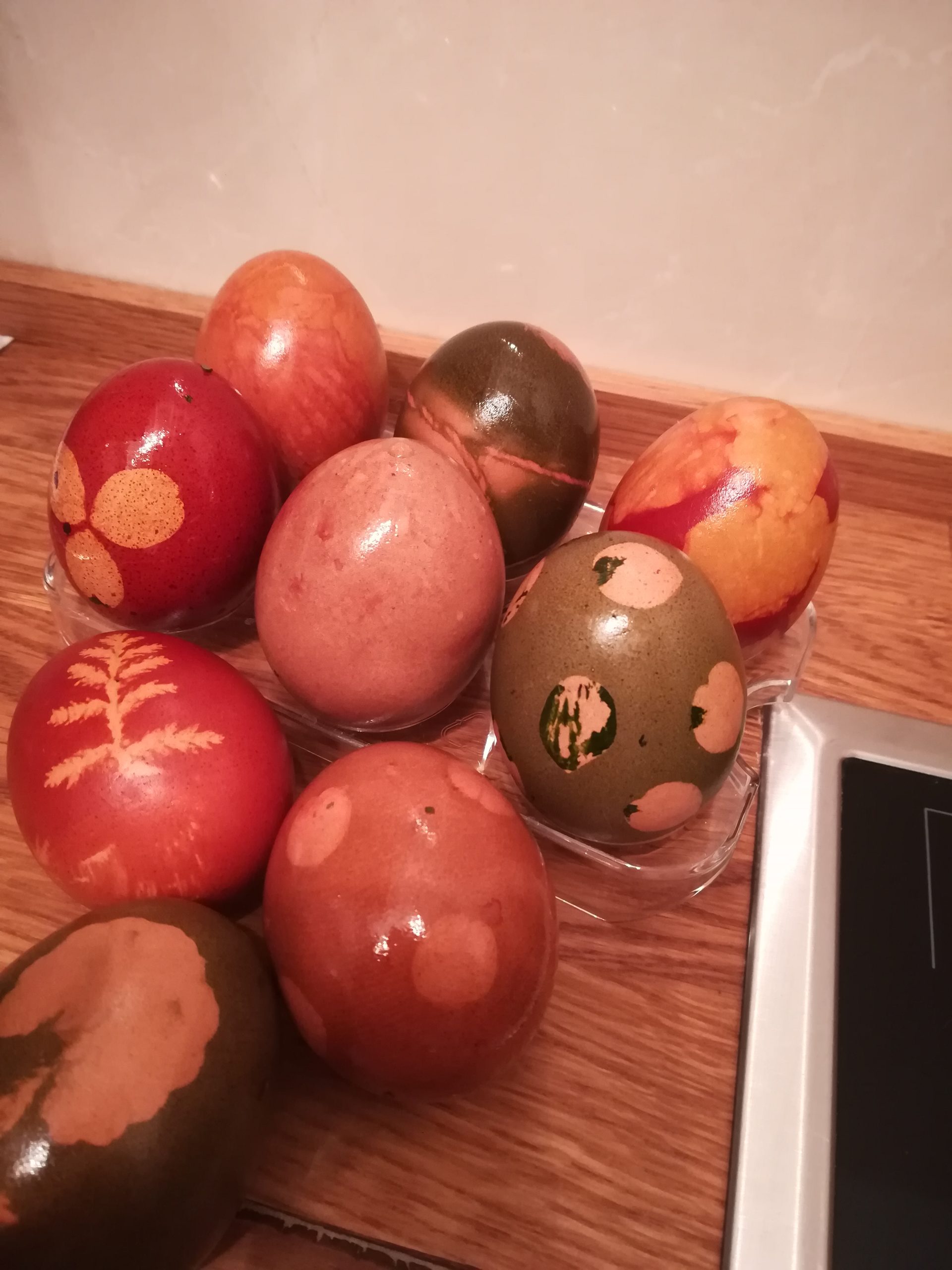 Eier färben, Ostern, natürlich, Zwiebelschalen, Mate, Rote Bete, Kochfarbe, Pflanzenmuster